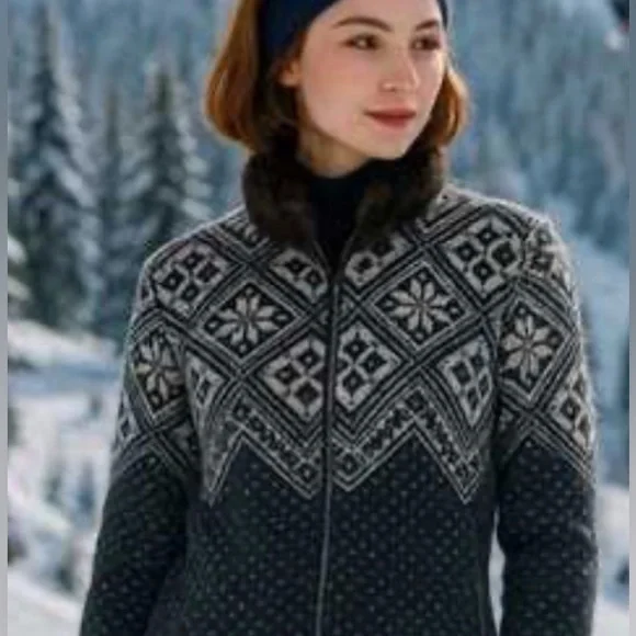 Ralph Lauren Navy and Cream Fair Isle Zip Jacket with Faux Fur Trim - Picture 9 of 16